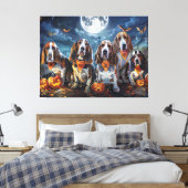 Basset Hound Halloween Spooky Leinwanddruck (Insitu (Schlafzimmer))