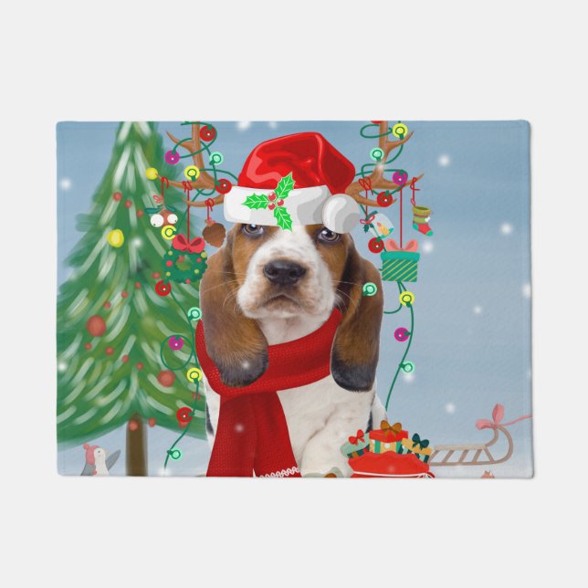 Basset Hound Hund im Schnee mit Weihnachtsgeschenk Fußmatte (Vorderseite)