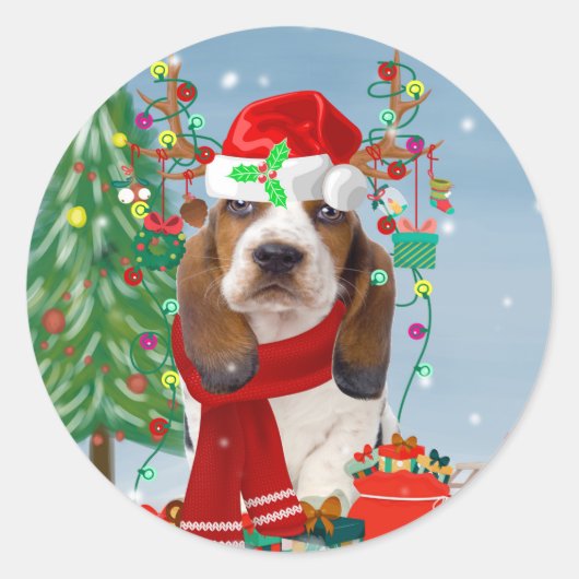 Basset Hound Hund im Schnee mit Weihnachtsgeschenk Runder Aufkleber (Vorderseite)