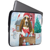 Basset Hound Hund im Schnee Weihnachtshaus Laptopschutzhülle (Vorne Rechts)
