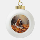 Basset Hound im Herbst Leaves Fall Inspiriert Keramik Kugel-Ornament (Vorderseite)