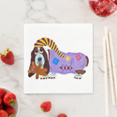 Basset Hound in Pyjamas mit Teddybär Serviette (Beispiel)
