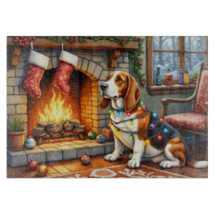 Basset Hound Kamin mit Weihnachtslichtern Schneidebrett