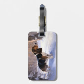 Basset Hound lassen es schneeweihen Gepäckanhänger (Rückseite vertikal)