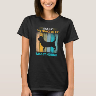 Basset Hound leicht von Hunden abgelenkt T-Shirt