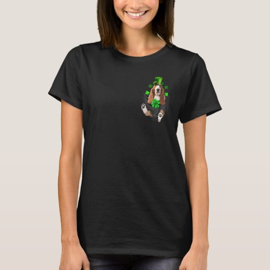 Basset Hound Leprechaun in Pocket St. Patrick's Da T-Shirt (Vorderseite)