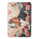 Basset Hound mit Rose - Valentinstag Badematte (Vorderseite Vertikal)