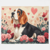 Basset Hound mit Rose - Valentinstag Fleecedecke (Vorderseite (Horizontal))