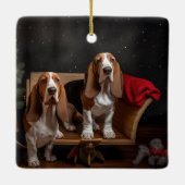 Basset Hound Snowy Sleigh Weihnachtsdekor Keramikornament (Rückseite)