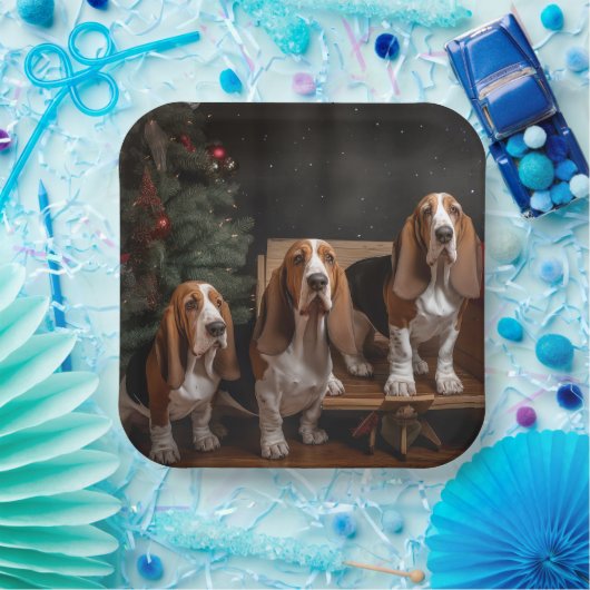 Basset Hound Snowy Sleigh Weihnachtsdekor Pappteller (Party)