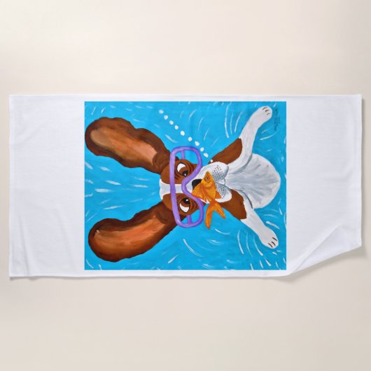 Basset Hound Unterwasser mit Fischen Strandtuch (Vorderseite)