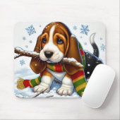 Basset Hound Welpe im Schnee mit Scarf und Zweig Mousepad (Mit Mouse)