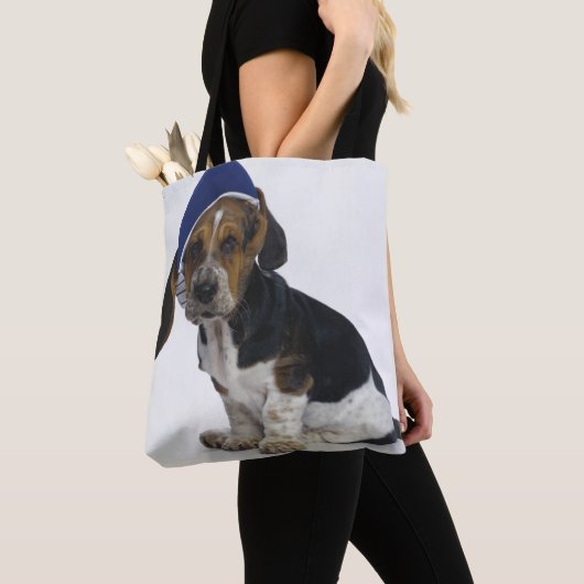 Basset Hound-Welpe mit Maske Tasche (Von Nahem)