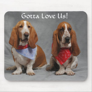Basset Hounds müssen uns mit Bandanas Mousepad lie
