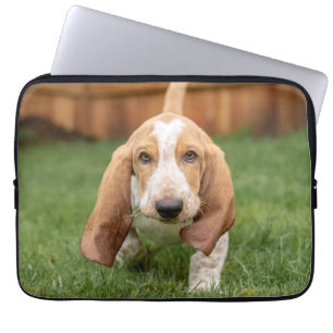 Basset Houng Puppy Walking Laptopschutzhülle