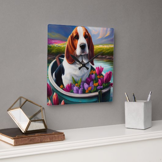 Basset Hund auf einem Paddle: Ein Landschaftliches Quadratische Wanduhr (Büro)