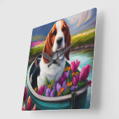 Basset Hund auf einem Paddle: Ein Landschaftliches Quadratische Wanduhr (Winkel)