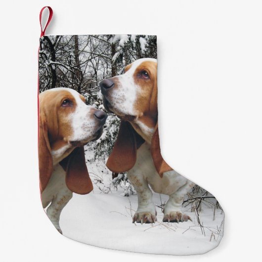 Basset im Snowy-Holz Kleiner Weihnachtsstrumpf (Vorderseite)