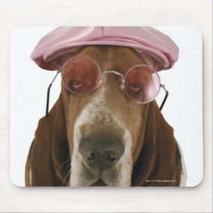 Basset in der Sonnenbrille und in der Kappe Mousepad
