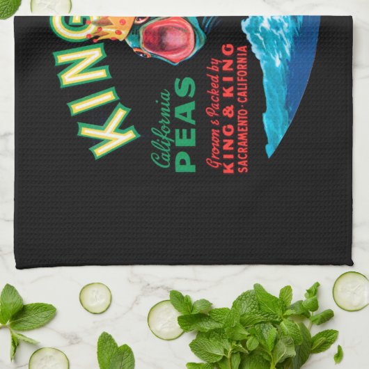 Bassfische mit Krone auf schwarzem Hintergrund Handtuch (Gefaltet)