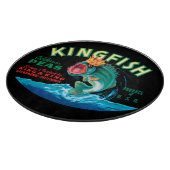 Bassfische mit Krone auf schwarzem Hintergrund Schneidebrett (Ecke)