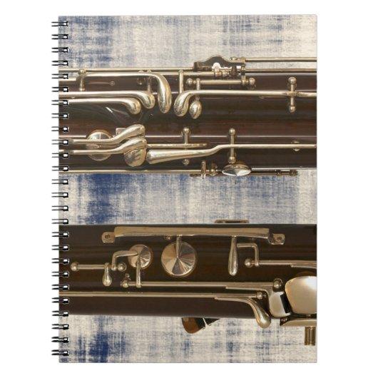 Bassoon auf verblaßtem Denim-Blick-gewundenem Notizblock (Vorderseite)