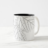Basswood-Blätter Zweifarbige Tasse (VorderseiteRechts)