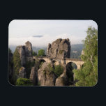 Bastei-Brücke in Deutschland rechteckiger Magnet<br><div class="desc">Der rechteckige Andenkalienmagnet der Bastei-Brücke über der Elbe verbindet die ikonischen Gesteinsformationen der Elbe Sandsteingebirge bei Dresden im Nationalpark Sächsische Schweiz (Sächsische Schweiz) in Ostdeutschland.</div>