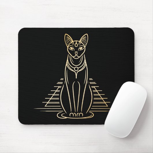 Bastet, ägyptische Katzengöttin vor einer Pyramide Mousepad (Mit Mouse)