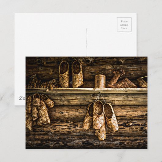 Bastschuhe an der Wand Postkarte (Vorne/Hinten)