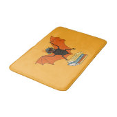 Bat Book Lover Funny Halloween Badematte (Schrägansicht)