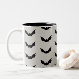 Bat Flying Spooky Halloween Muster Zweifarbige Tasse