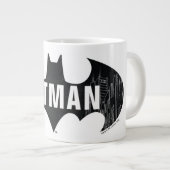 Bat-Logo mit Gotham-Ätzung Jumbo-Tasse (Vorderseite Rechts)