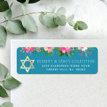 Bat Mitzvah Aquamarin Blue Gold Floral Rücksendead<br><div class="desc">Seien Sie stolz, freuen Sie sich und feiern Sie diesen Meilenstein Ihres Lieblings-Bat Mitzvah, wenn Sie dieses raffinierte, personalisierte Rücksendelabel! Eine schicke, atemberaubende, pfirsichfarbene, florale Aquarellfarbe, Imitate goldene Stern von David und moderne weiße Sans Serif-Typ überlagern ein staubiges, türkis aquamarines blaues Hintergrund. Personalisieren Sie den benutzerdefinierten Text mit Ihrem Namen...</div>