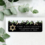 Bat Mitzvah Chic Black Gold Floral Rücksendeadress<br><div class="desc">Seien Sie stolz, freuen Sie sich und feiern Sie diesen Meilenstein Ihres Lieblings-Bat Mitzvah, wenn Sie dieses raffinierte, personalisierte Rücksendelabel! Eine schicke, atemberaubende, weiße und goldene Glitzer-Aquarellfarbe mit Imitaten Goldfolienskripttypografie und Star of David, sowie ein weißer San-Serif-Typ Overlay einen dramatischen schwarzen Hintergrund Personalisieren Sie den benutzerdefinierten Text mit Ihrem Namen...</div>