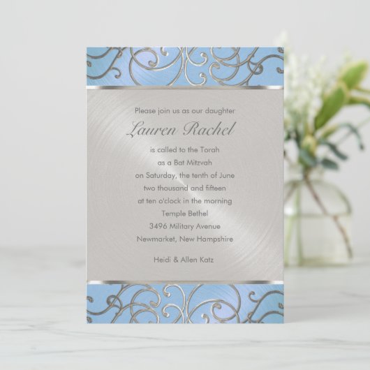 Bat Mitzvah Elegant Sky Blue und Silver Filigree Einladung (Stehend Vorderseite)