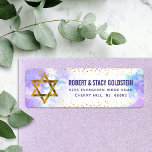 Bat Mitzvah Gold lila Aquarellfarbe Rücksendeadres<br><div class="desc">Seien Sie stolz, freuen Sie sich und feiern Sie diesen Meilenstein Ihres Lieblings-Bat Mitzvah! Nutzen Sie dieses atemberaubende, moderne, funkelnd Gold Imitat, das Star of David und winzige Punkte vor einem weichen lila Aquarellhintergrund filmt. Personalisieren Sie den benutzerdefinierten Text mit Ihrem Namen und Ihrer Adresse. Garantiert, um Ihren Korrespondenz stilvollen...</div>