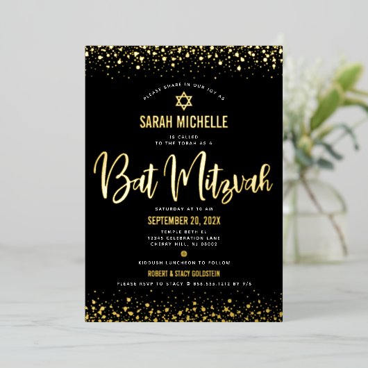 Bat Mitzvah Modern Bold Bold Script Black Real Gol Folieneinladung (Stehend vorne)