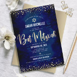 Bat Mitzvah Modern Navy Gold Glitzer Fotoleim Einladung<br><div class="desc">Seien Sie stolz, freuen Sie sich und präsentieren Sie diesen Meilenstein Ihres Lieblings-Bat Mitzvah! Versenden Sie diese atemberaubende, moderne, raffinierte, personalisierte Einladung für eine Veranstaltung, an die Sie sich erinnern können. Graphische Imitate Goldfolienkalligraphie Drehbuch, Star of David, und Glitzer Confetti, überlagern einen reichen, dramatischen, marineblauen Aquarellhintergrund. Ein Imitat goldener Star...</div>