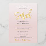 BAT MITZVAH Moderne Kalligrafie Rosa Gold Folieneinladung<br><div class="desc">von kat massard >>> WWW.SIMPLYSWEETPAPERIE.COM << Eine süße Bar Mitzvah Einladung für Ihre Tochter mit einem großen Skriptnamen in glänzender Goldfolie! Liebe des Designs, aber möchte einige Änderungen sehen - ein anderes Farbschema, Produkt, ein Foto hinzufügen oder angepasst für einen anderen Anlass - keine Sorgen einfach kontaktieren Sie mich, kat@simplysweetPAPERIE.com...</div>