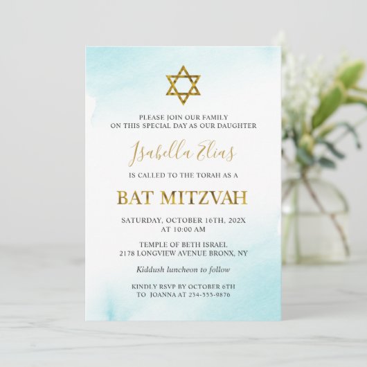 Bat Mitzvah Watercolor Pastel Blue Gold Einladung (Stehend Vorderseite)