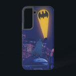 Bat Signal Over Gotham Samsung Galaxy Hülle<br><div class="desc">Diese eindrucksvolle Grafik erfasst Batman, während er Gotham City unter dem Glanz des ikonischen Bat-Signals überwacht. Set gegen einen dramatischen Nachthimmel, die lebhaften Gelb- und Blues schaffen einen krassen Kontrast, was die sich ausbreitende, beleuchtete Skyline der Stadt und die Silhouette des gekaperten Kreuzfahrers stehend Wachsamkeit auf einem Dach unterstreicht. Das...</div>