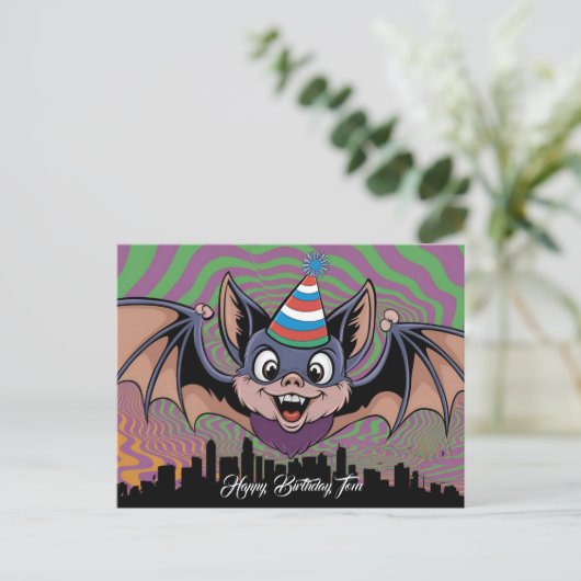 Bat über der psychedelischen Stadt Postkarte (Stehend Vorderseite)