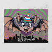 Bat über der psychedelischen Stadt Postkarte (Vorderseite)