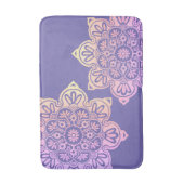 Bath Mat auf Lila mit großen Medaillen aus Boho Badematte (Vorderseite Vertikal)