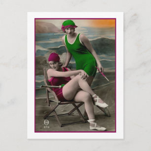 Bathing Beauties in grünen und himbeerroten Anzüge Postkarte