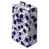 Batik Lila Blätter und Weinbilder Kleine Geschenktüte (Rückseite Schrägansicht)