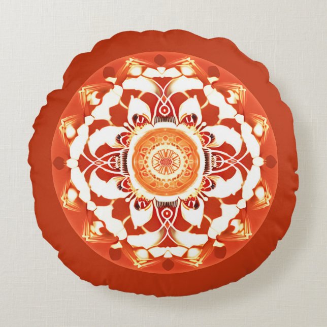 Batik Mandala Muster in Rust Red Rundes Kissen (Vorderseite)