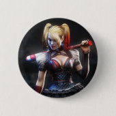 Batman Arkham Knight | Harley Quinn mit Bat Button (Vorderseite)