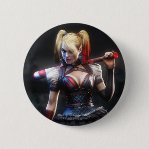 Batman Arkham Knight   Harley Quinn mit Bat Button